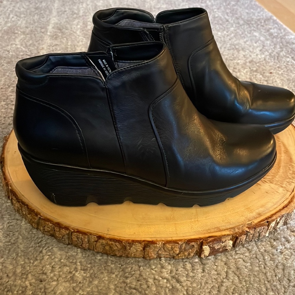 COPY - Clarks Artisan booties 8